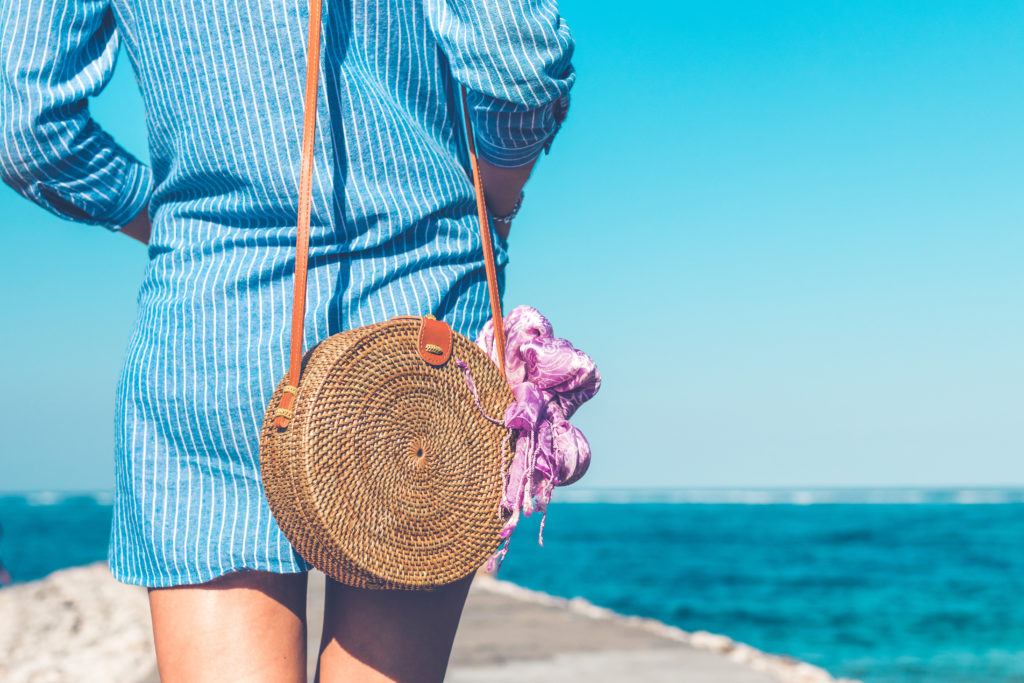 海と女性